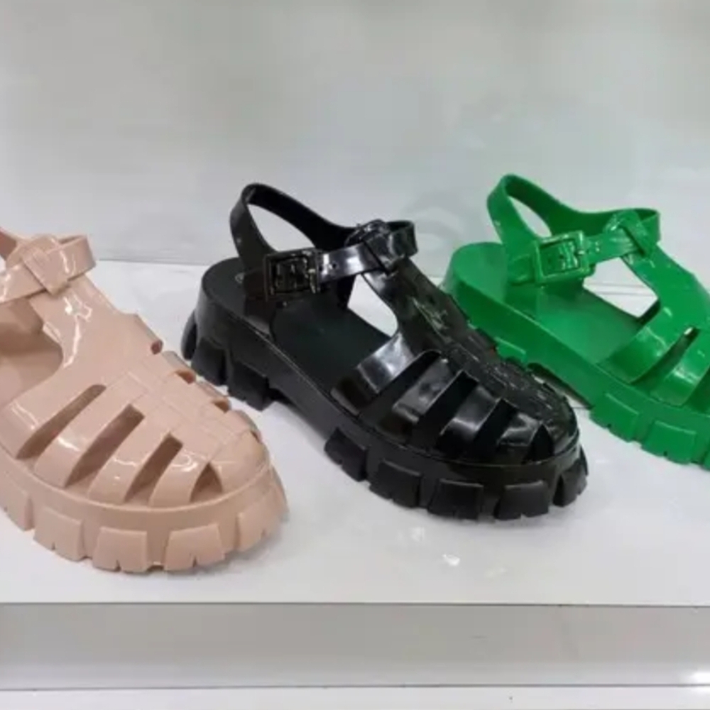 NWT WILD DIVA Gummi Shoes In Emerald
